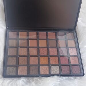 Elegant Earth Tones Eyeshadow (Nabi) Palette